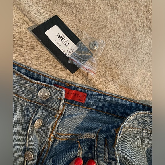 Signature Shorts - Picture 3 of 3